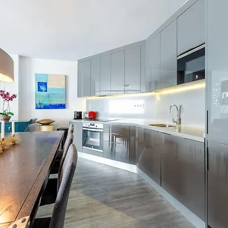 With Sea Views In Puerto Banus Apartment