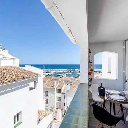 Apartment With Sea Views In Puerto Banus *