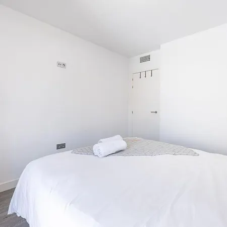 Apartment With Sea Views In Puerto Banus Marbella