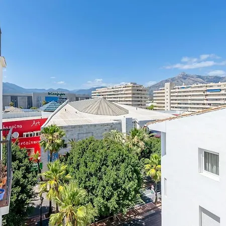 With Sea Views In Puerto Banus Apartment *