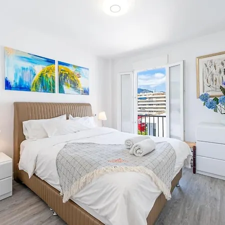 Apartment With Sea Views In Puerto Banus Marbella