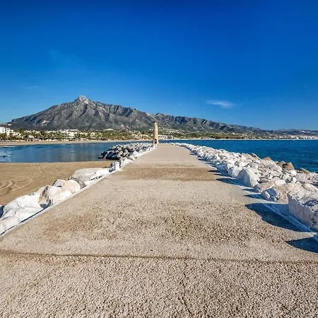Apartment With Sea Views In Puerto Banus
